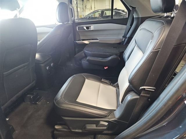 Certified 2022 Ford Explorer XLT w/ Equipment Group 202A AWD/4WD image 4