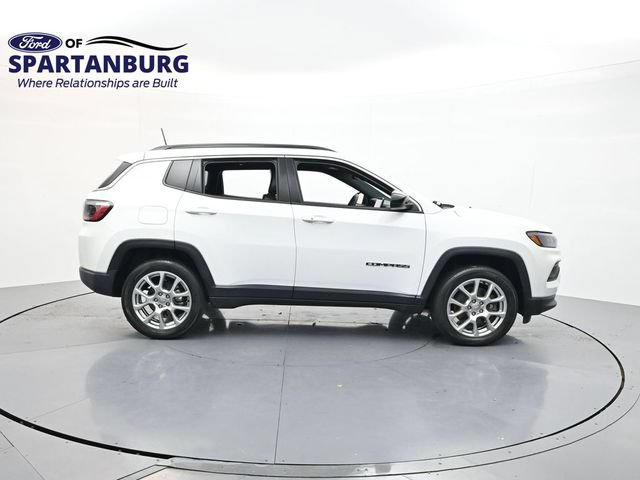 Used 2023 Jeep Compass Latitude AWD/4WD image 8
