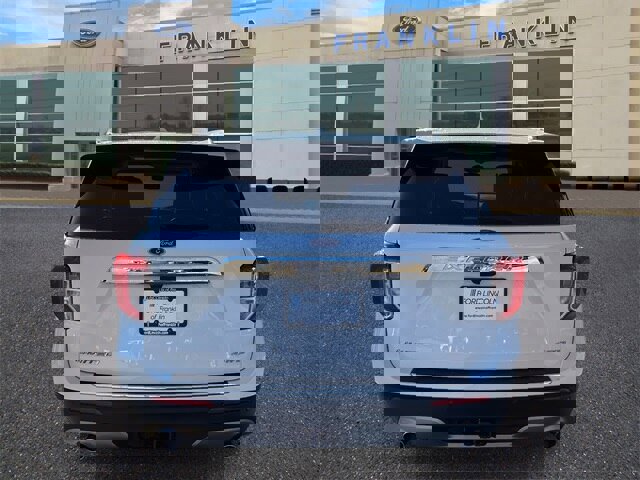 Certified 2022 Ford Explorer Limited w/ Limited Technology Package image 6