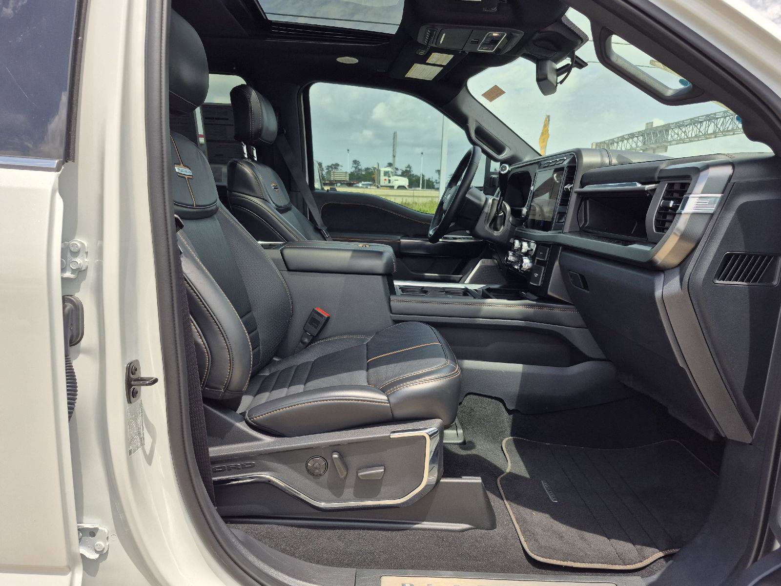 Certified 2024 Ford F250 Platinum w/ FX4 Off-Road Package AWD/4WD image 16