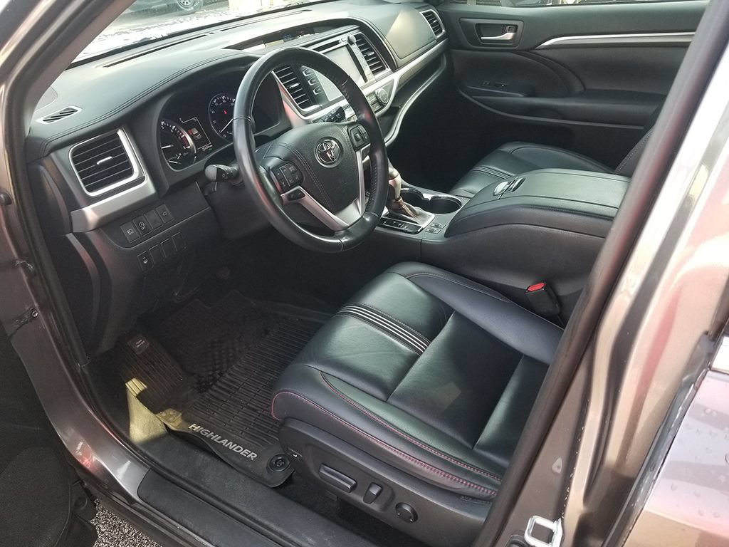 Used 2019 Toyota Highlander SE AWD/4WD image 5