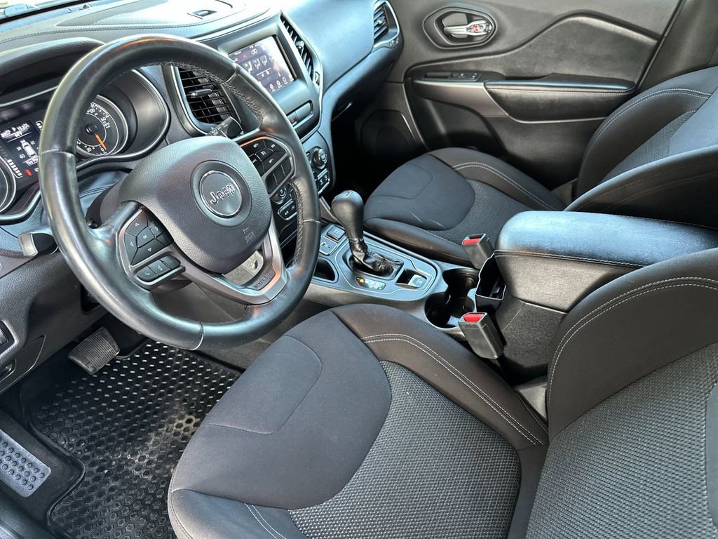 Used 2019 Jeep Cherokee Latitude w/ Cold Weather Group image 10