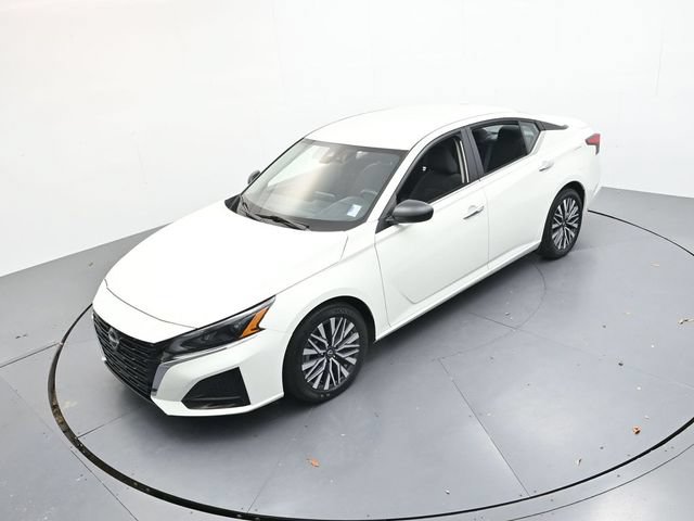 Used 2025 Nissan Altima 2.5 SV FWD image 35