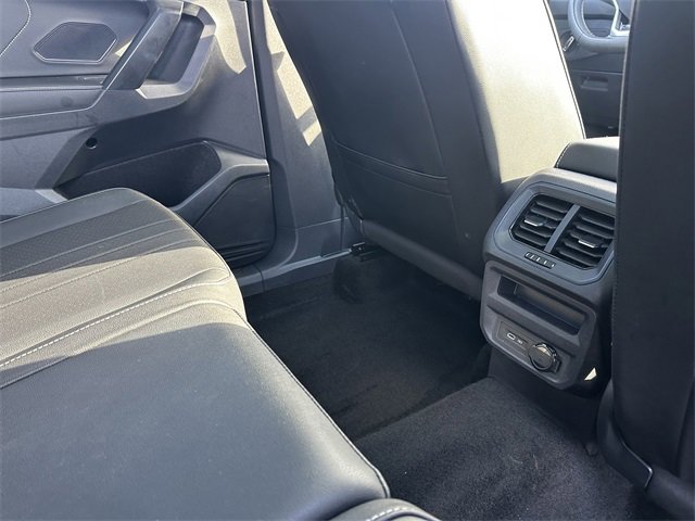 Used 2023 Volkswagen Tiguan SE R-Line image 38