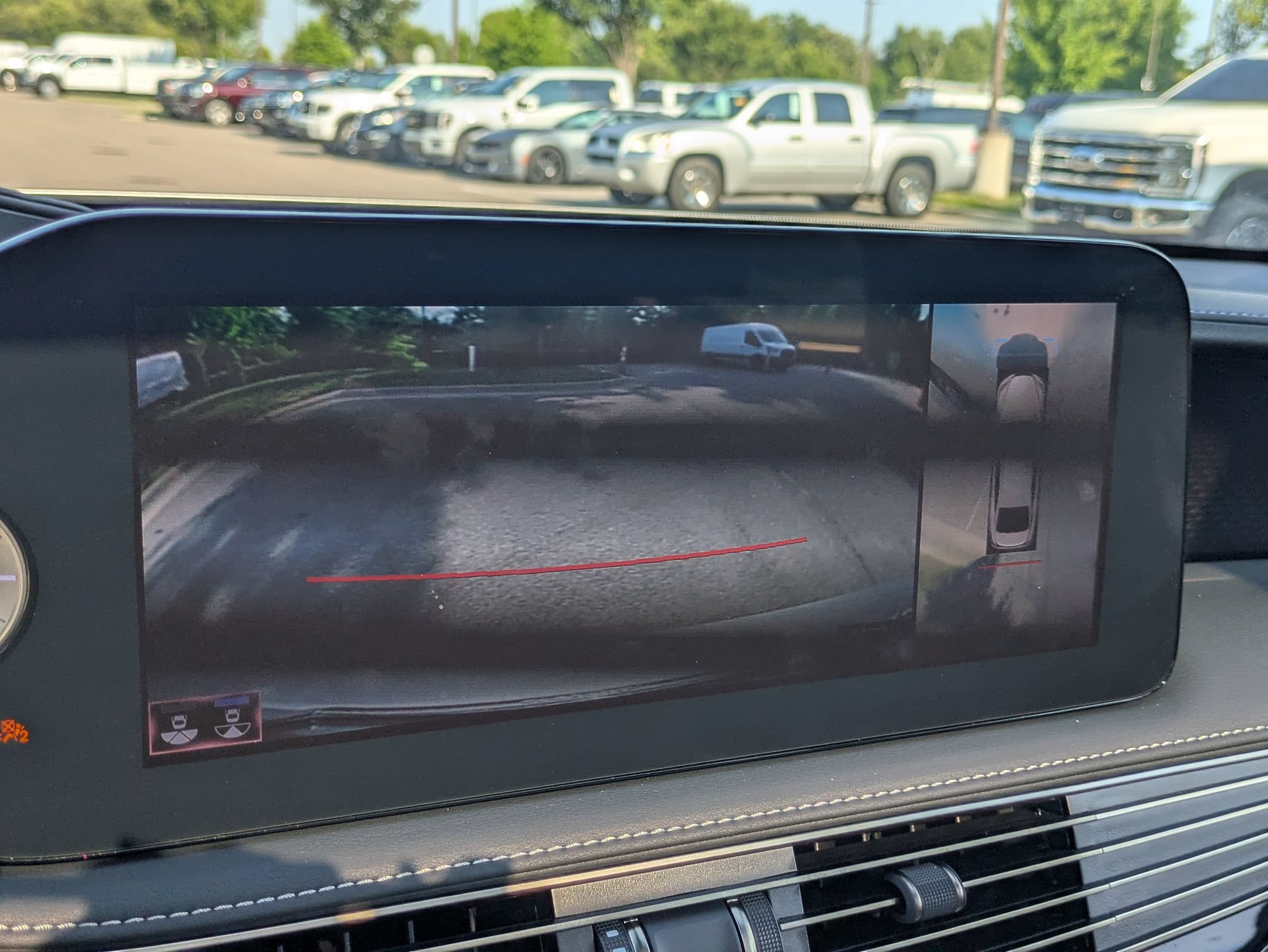Used 2022 Lexus LS 500 w/ Interior Upgrade Package RWD image 23