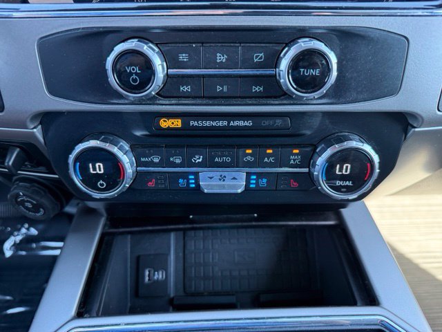 Certified 2022 Ford F350 4x4 Crew Cab DRW Super Duty image 29