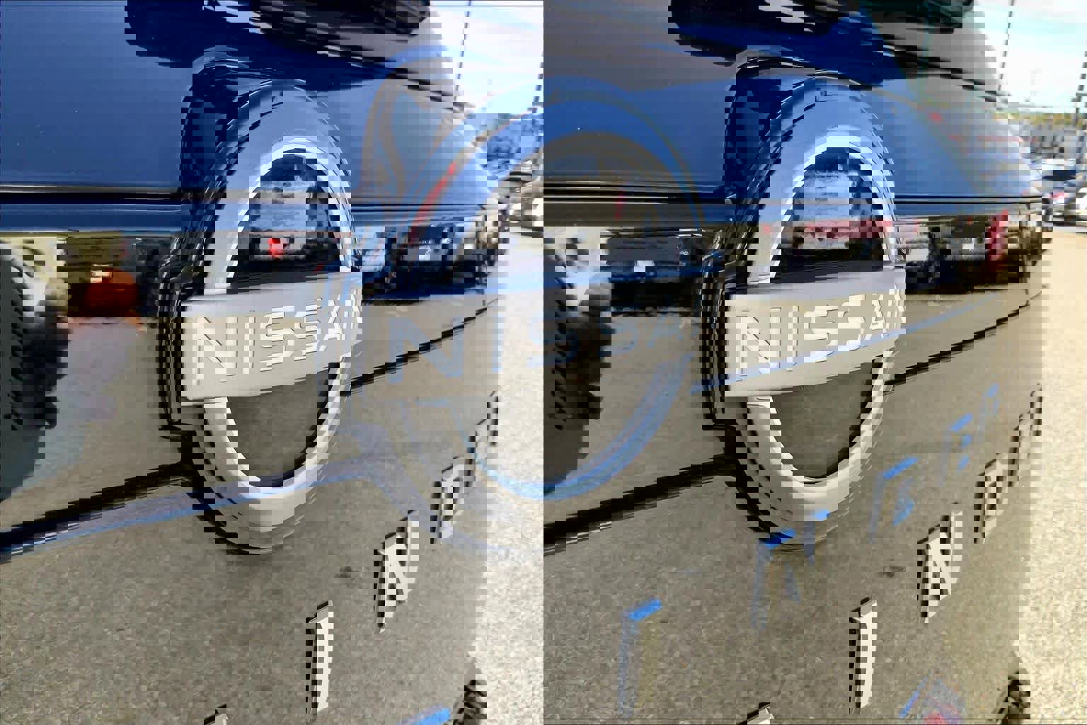 Used 2025 Nissan Pathfinder SV image 29