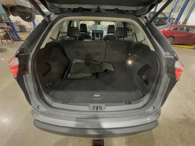 Certified 2022 Ford Edge SEL w/ Convenience Package AWD/4WD image 9