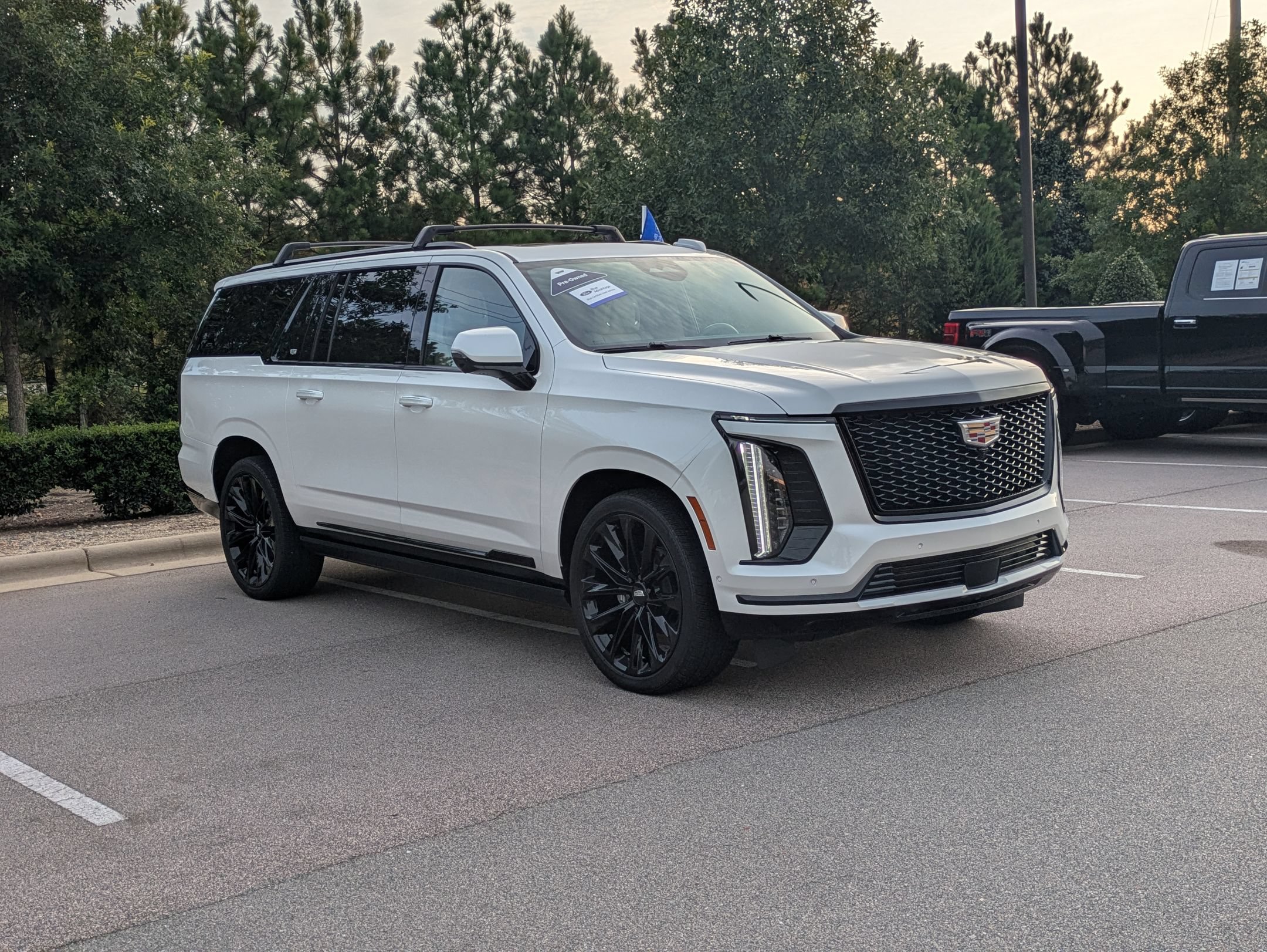Used 2025 Cadillac Escalade ESV Sport Platinum AWD/4WD image 1