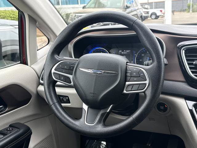 Used 2020 Chrysler Voyager Lxi FWD image 23