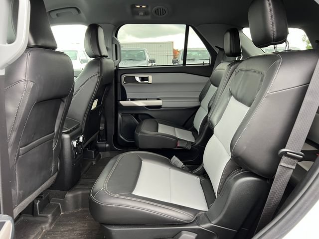 Certified 2023 Ford Explorer XLT w/ Equipment Group 202A AWD/4WD image 4
