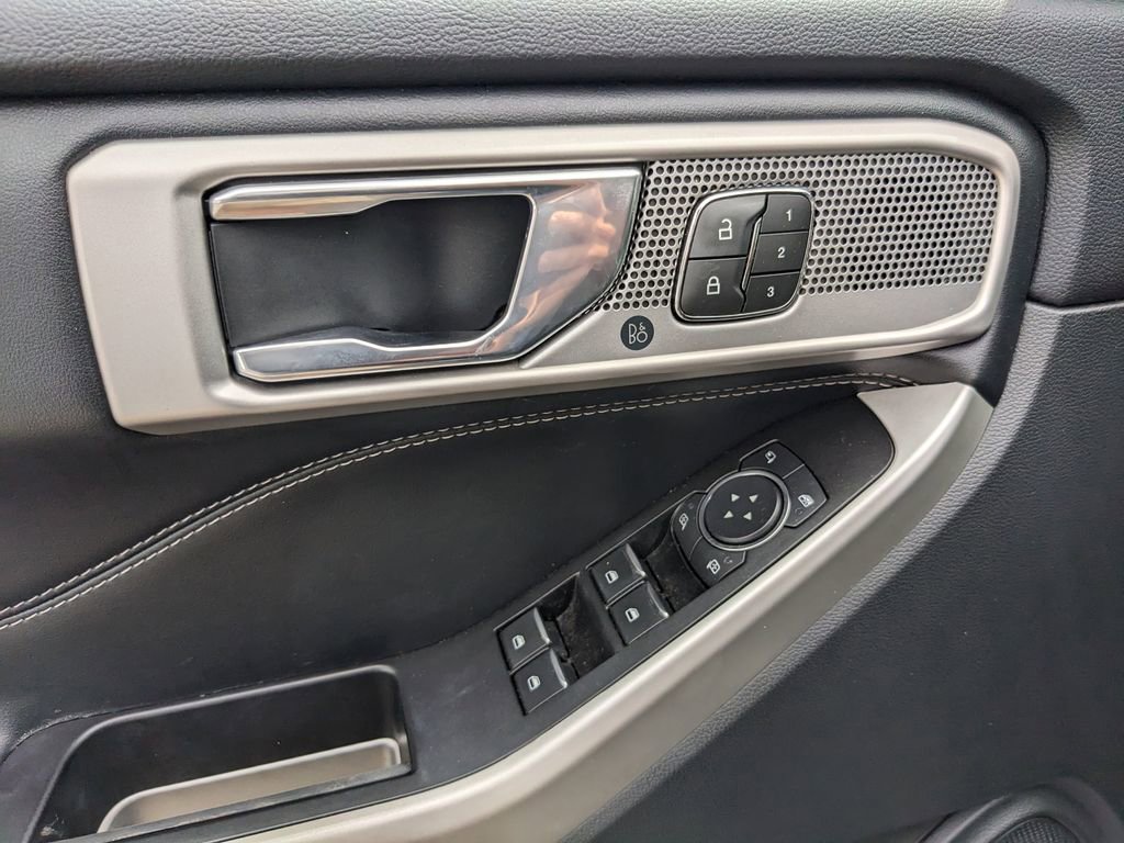 Certified 2021 Ford Explorer Limited w/ Equipment Group 301A image 20