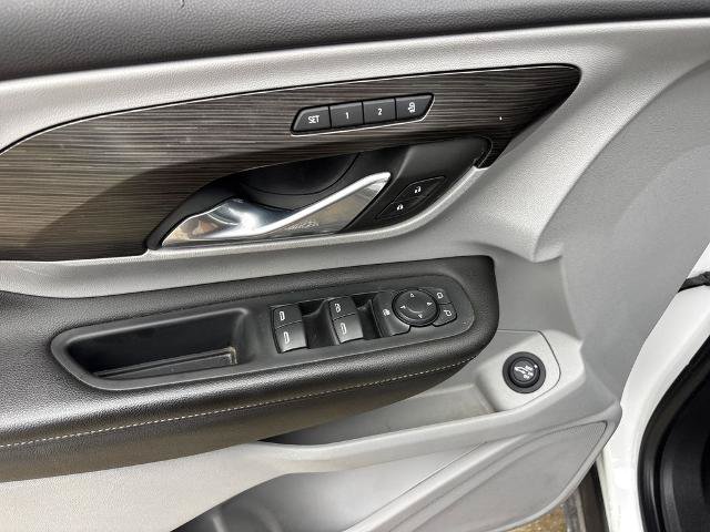 Used 2022 GMC Terrain SLT w/ Tech Package FWD image 16