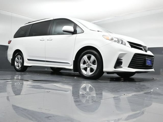 Used 2018 Toyota Sienna LE FWD image 33