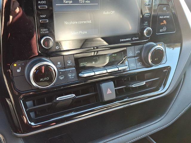 Used 2022 Toyota Highlander XLE AWD/4WD image 16