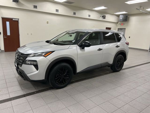 Used 2024 Nissan Rogue S AWD/4WD image 3