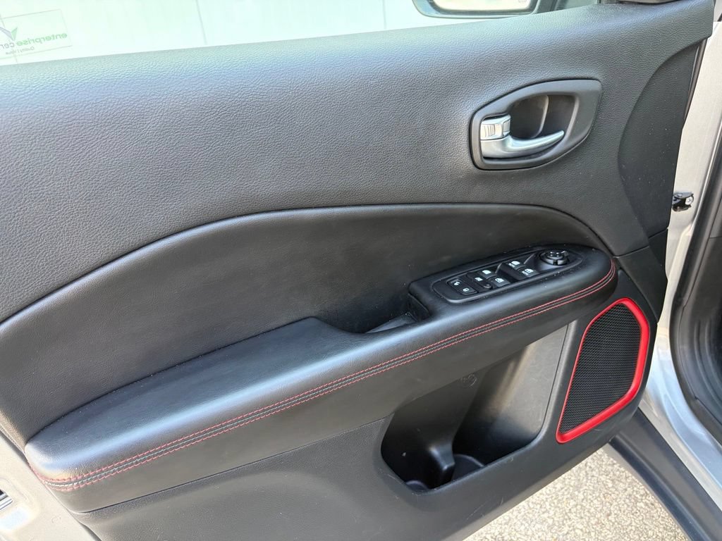 Used 2020 Jeep Compass Trailhawk AWD/4WD image 13
