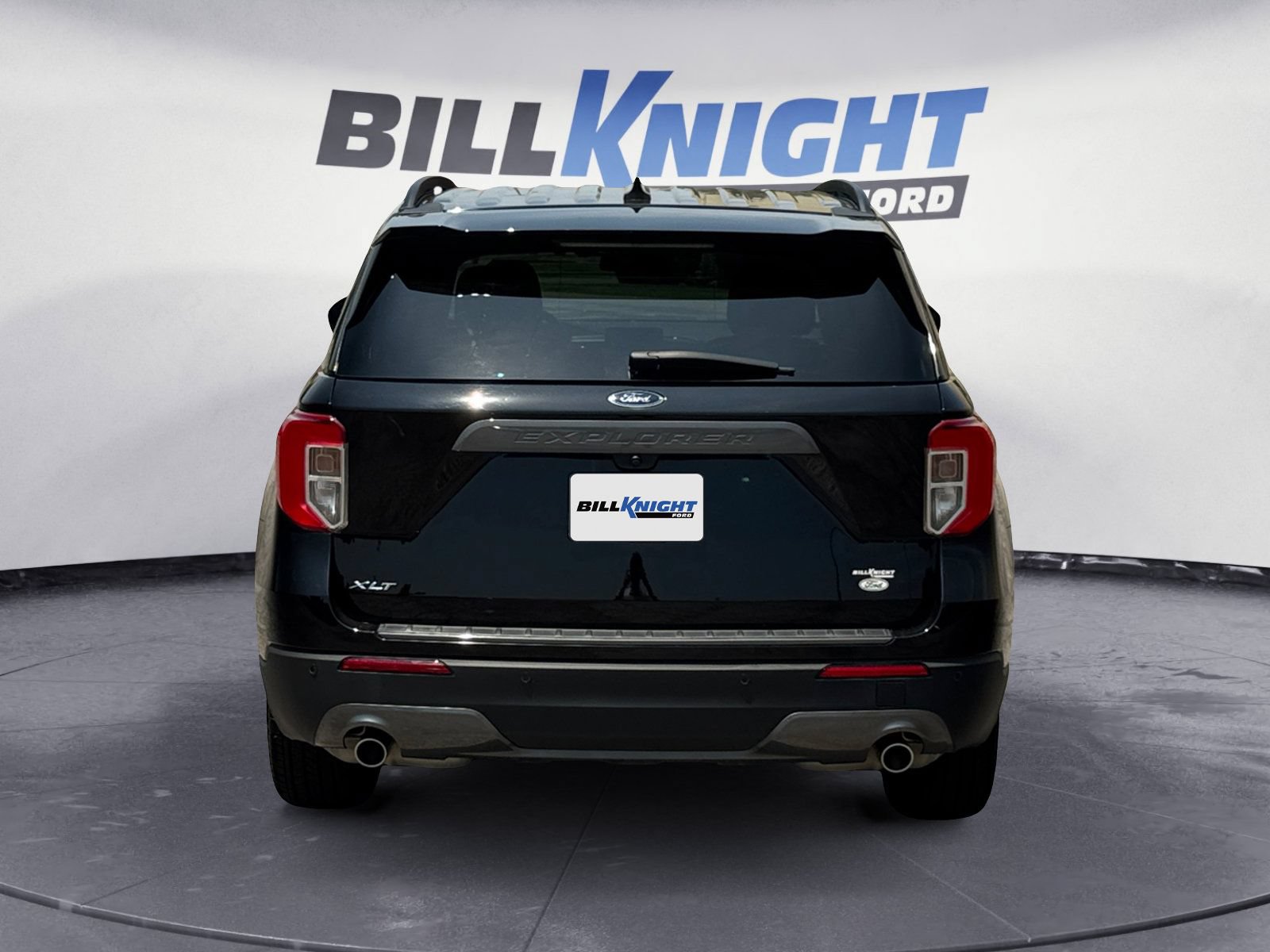 Certified 2024 Ford Explorer XLT w/ Equipment Group 202A RWD image 4