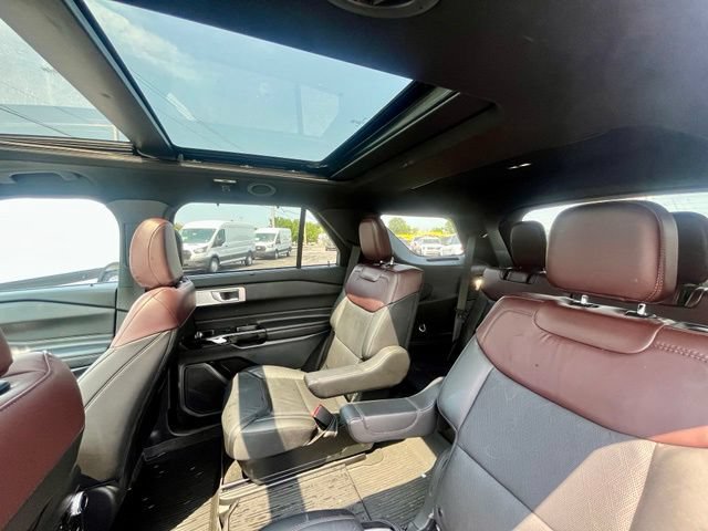 Certified 2024 Ford Explorer Platinum w/ Technology Package AWD/4WD image 5