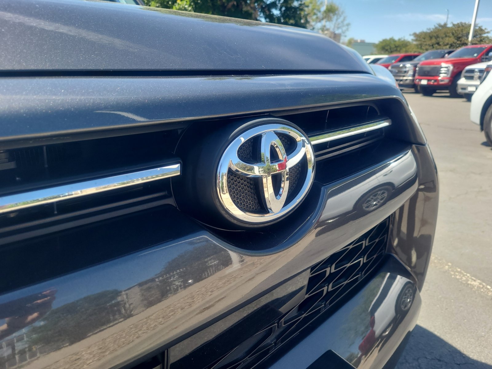 Used 2020 Toyota 4Runner SR5 AWD/4WD image 23
