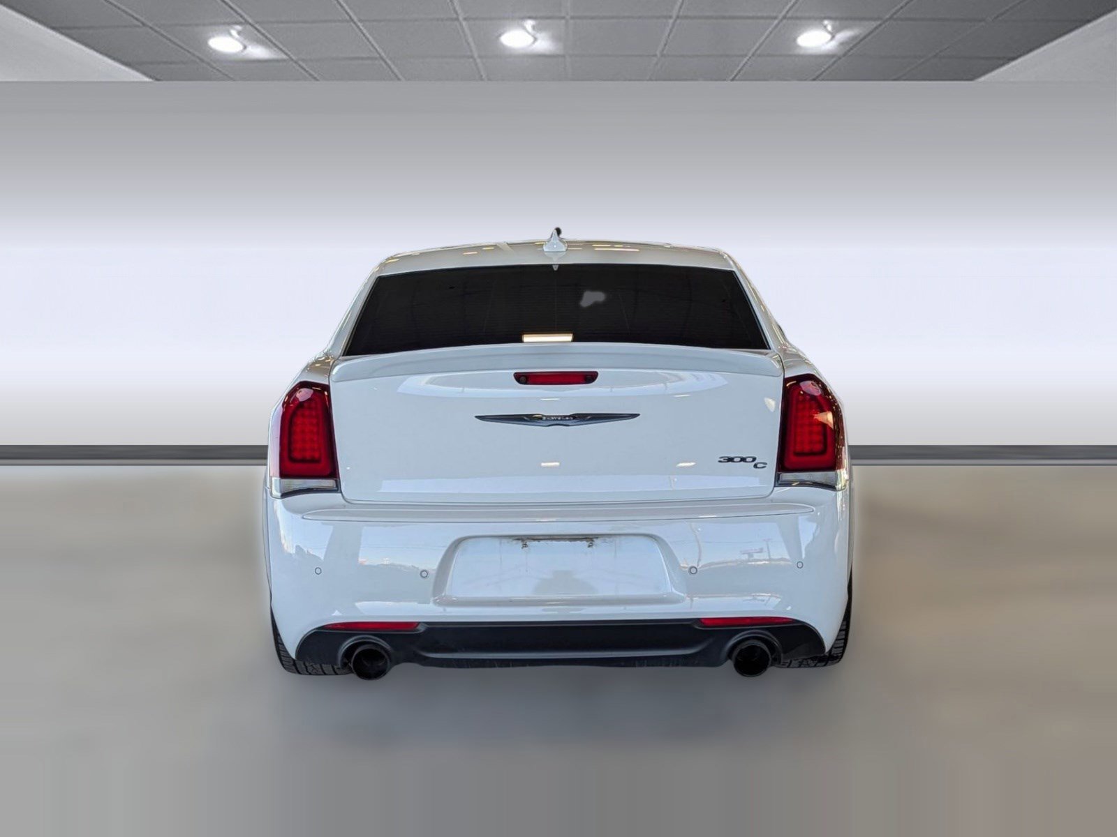 Used 2023 Chrysler 300 C image 4