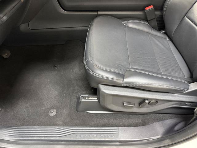 Certified 2025 Ford Expedition Max Platinum AWD/4WD image 2