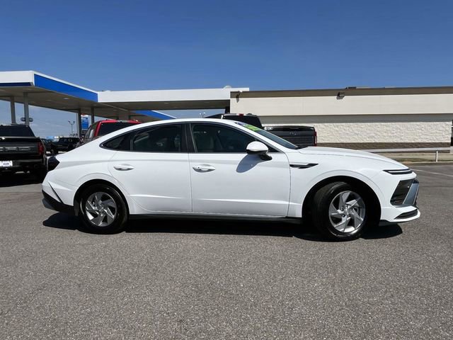 Used 2025 Hyundai Sonata SE FWD image 2