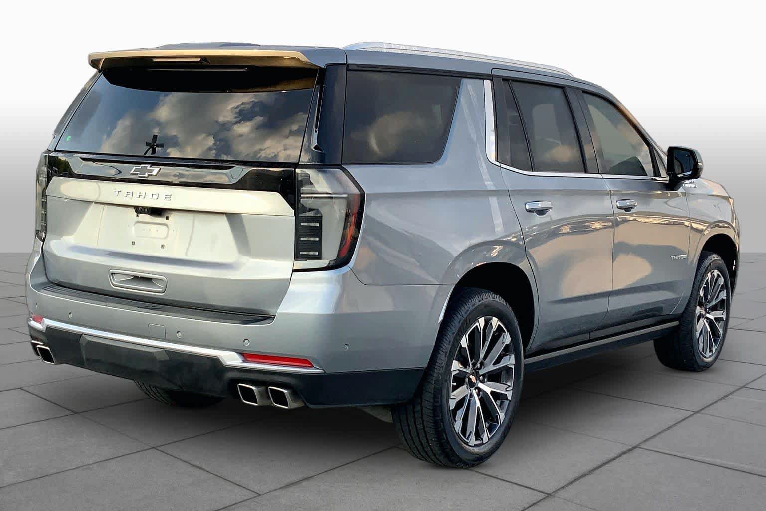 Used 2025 Chevrolet Tahoe High Country AWD/4WD image 12