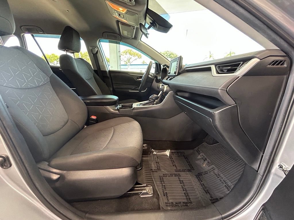 Used 2020 Toyota RAV4 XLE FWD image 25