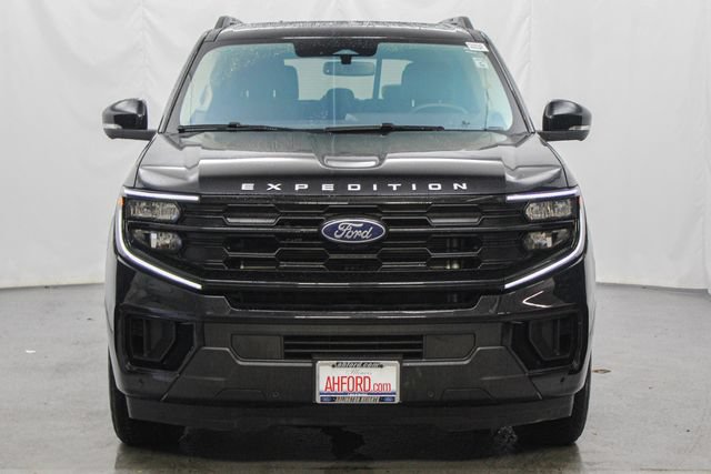 Certified 2025 Ford Expedition Active AWD/4WD image 3