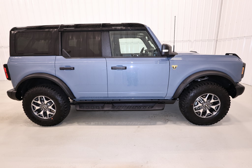 Certified 2025 Ford Bronco Badlands AWD/4WD image 2