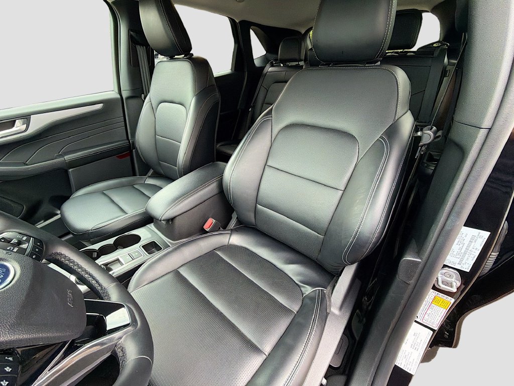 Certified 2025 Ford Escape Platinum AWD/4WD image 23