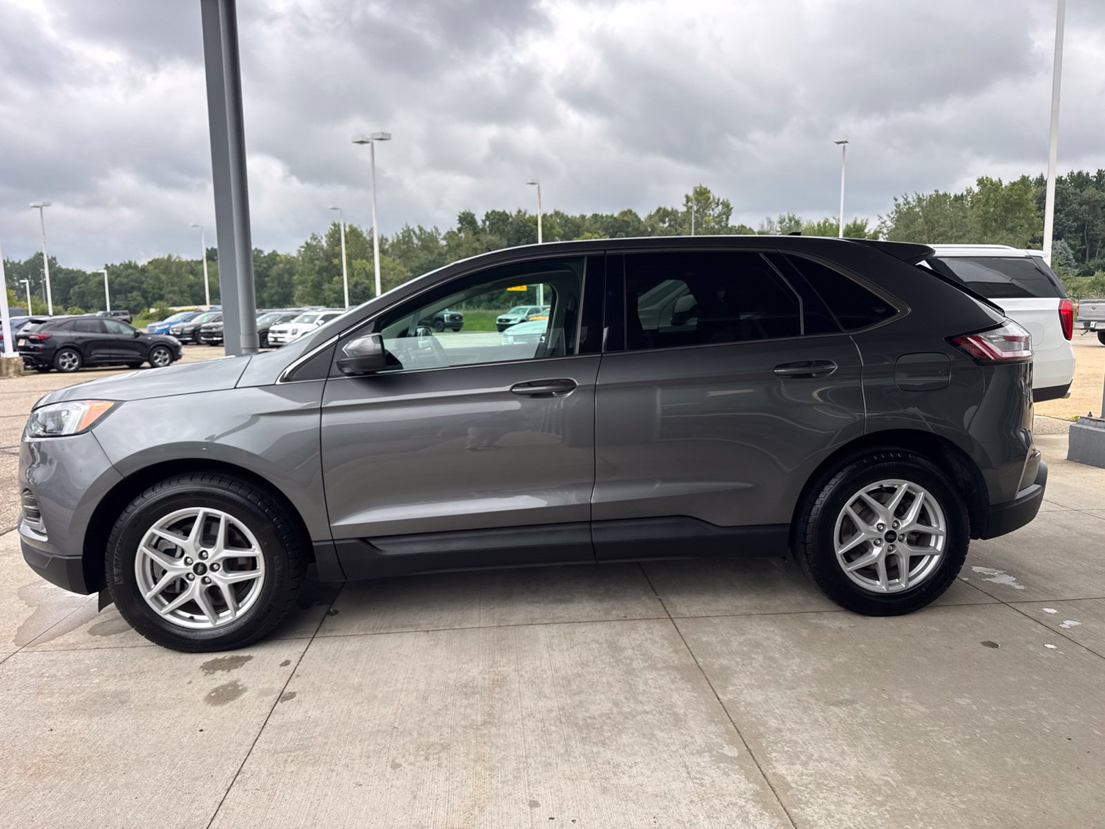 Certified 2024 Ford Edge SEL w/ Convenience Package AWD/4WD image 4