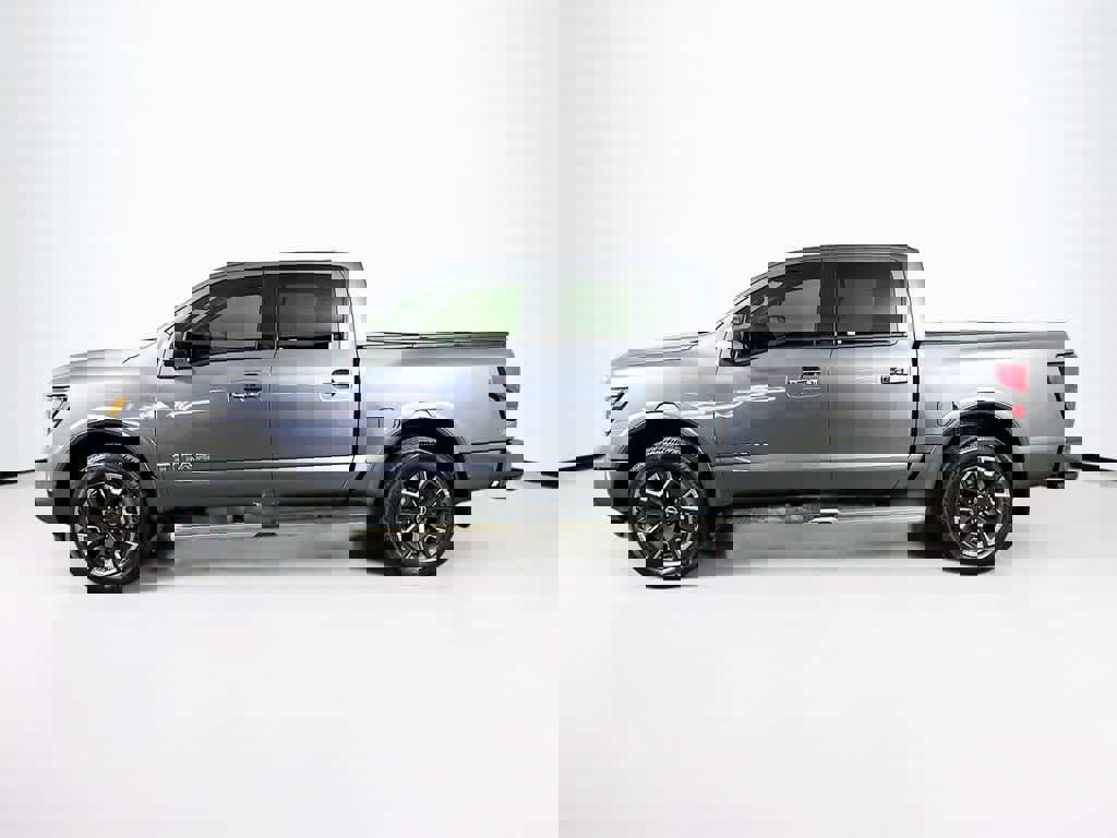 Used 2023 Nissan Titan Platinum Reserve w/ Moonroof Package image 3