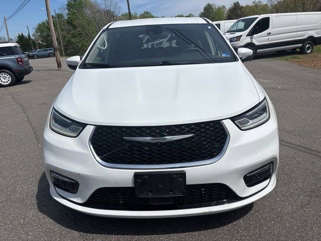 Used 2023 Chrysler Pacifica Touring-L FWD image 10
