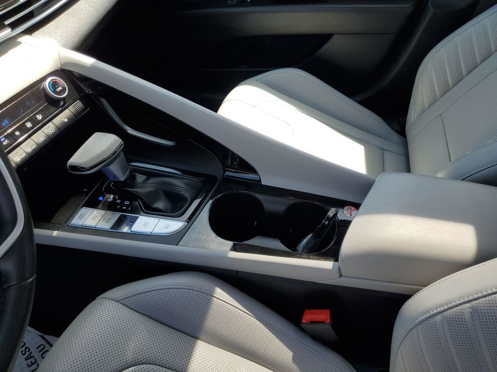 Used 2024 Hyundai Elantra Limited FWD image 23