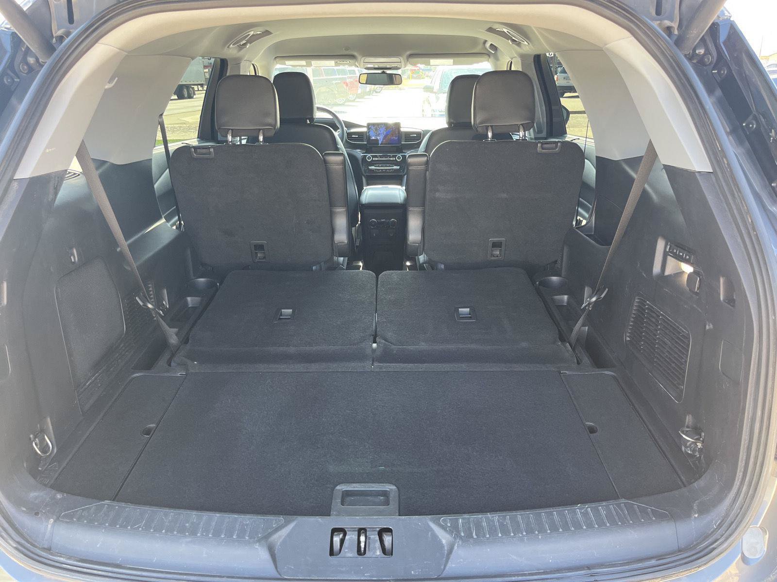 Certified 2022 Ford Explorer Limited w/ Equipment Group 301A RWD image 8