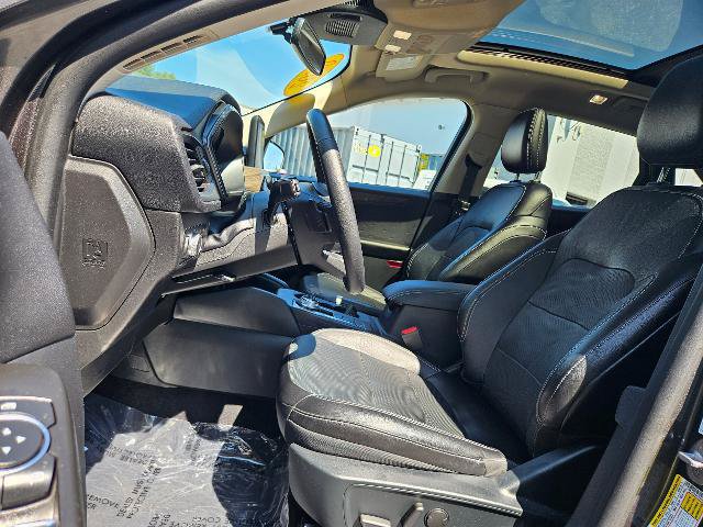 Certified 2020 Ford Escape Titanium w/ Titanium Premium Package 2.0 AWD/4WD image 14