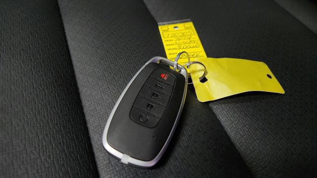 Used 2024 Nissan Rogue SV w/ SV Premium Package image 15