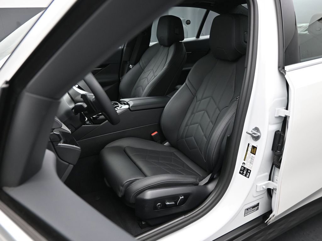 Used 2025 BMW 530i xDrive w/ Premium Package image 37