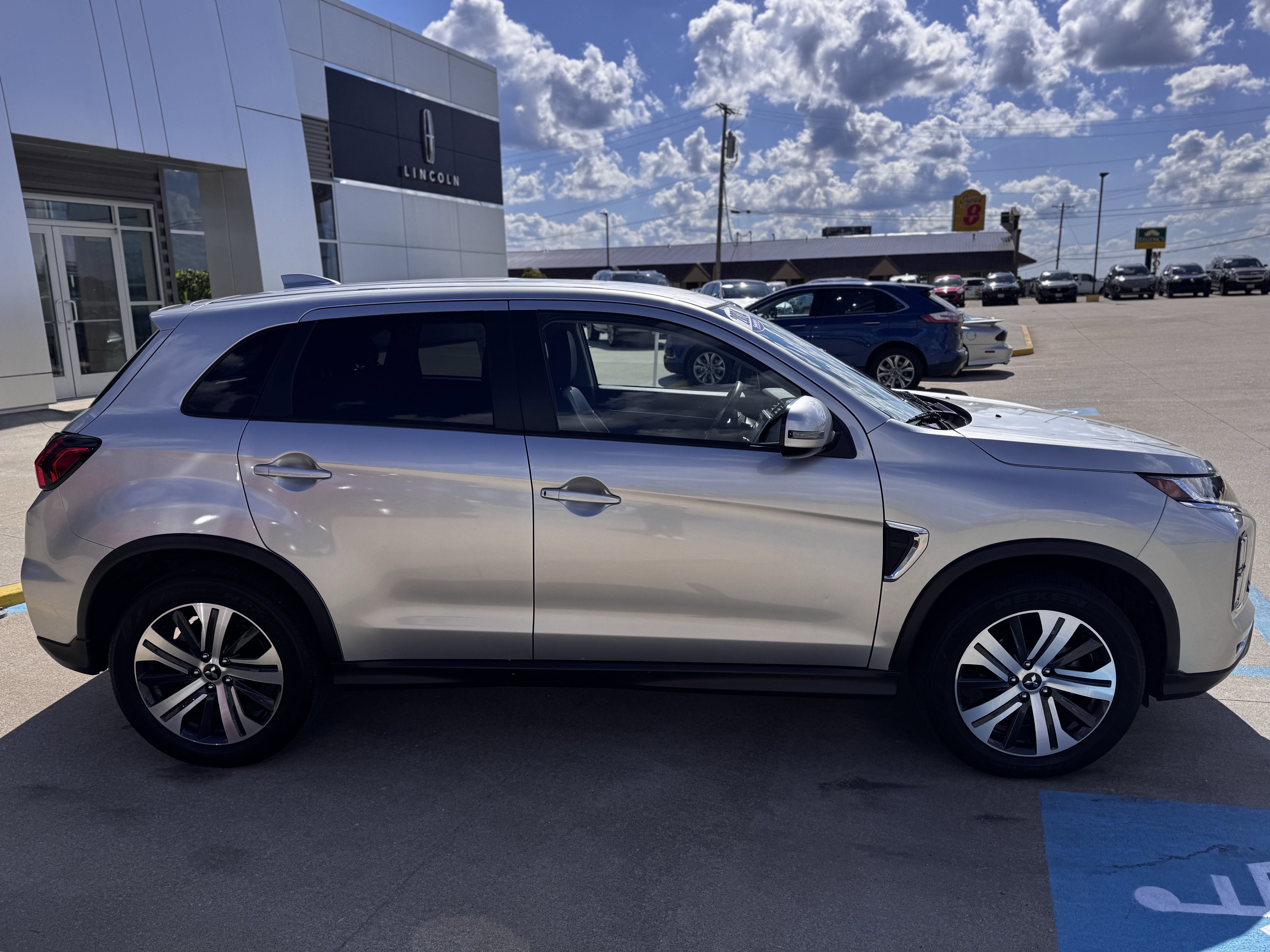 Used 2024 Mitsubishi Outlander Sport AWD image 3