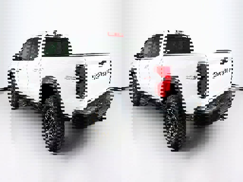 Used 2023 Chevrolet Colorado ZR2 image 4