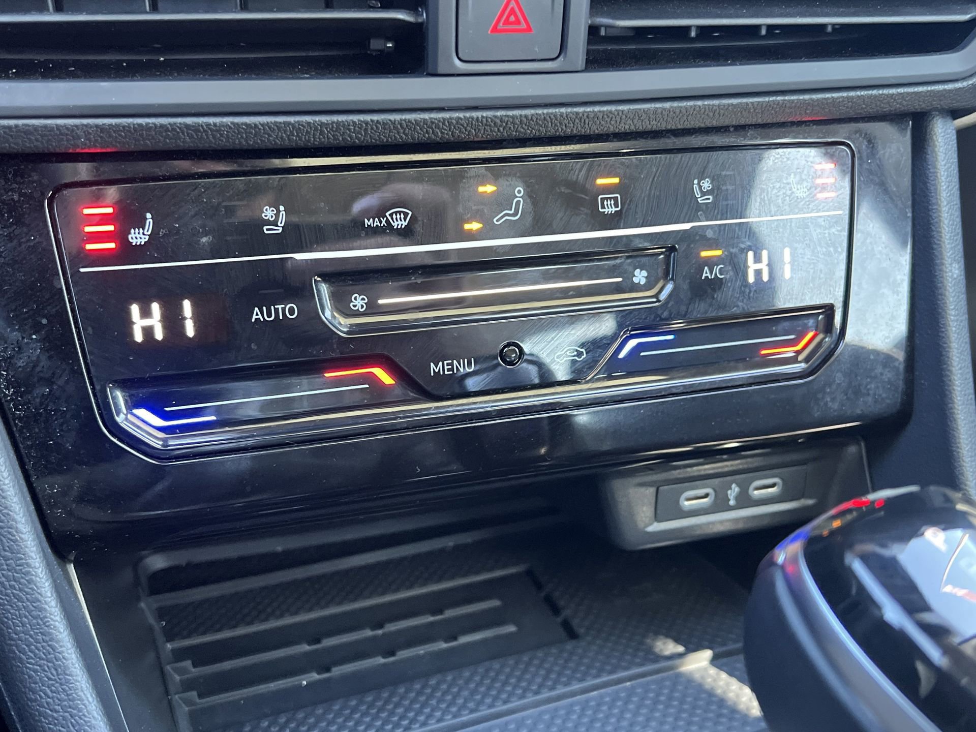 Used 2025 Volkswagen Jetta SEL image 13