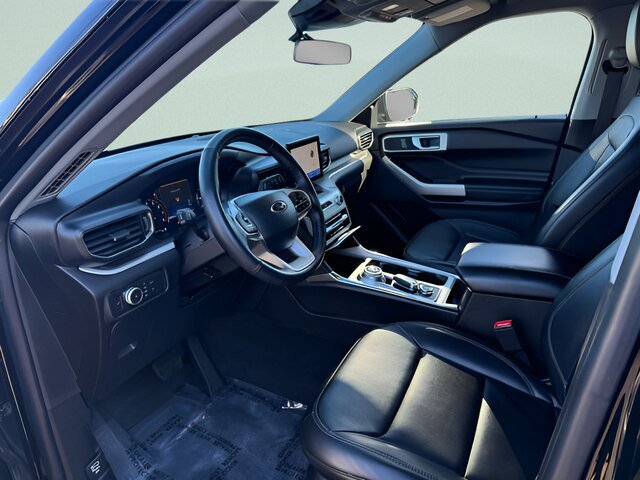 Certified 2022 Ford Explorer XLT w/ Equipment Group 202A AWD/4WD image 4