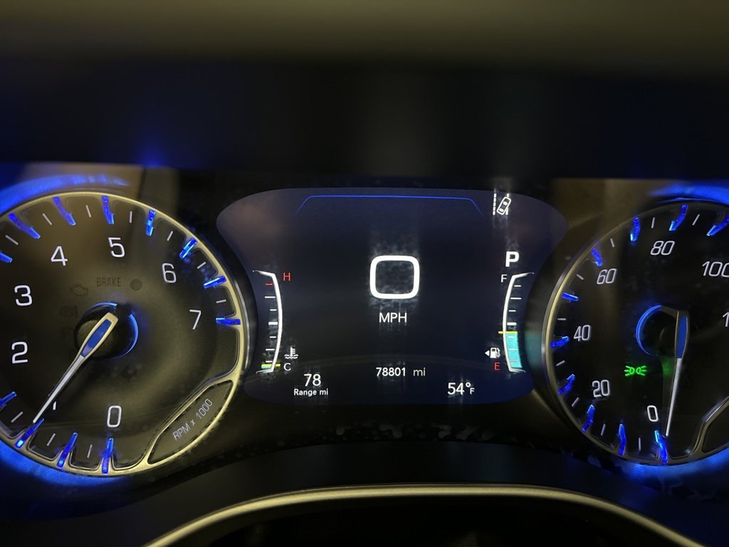 Used 2023 Chrysler Pacifica Touring-L image 4