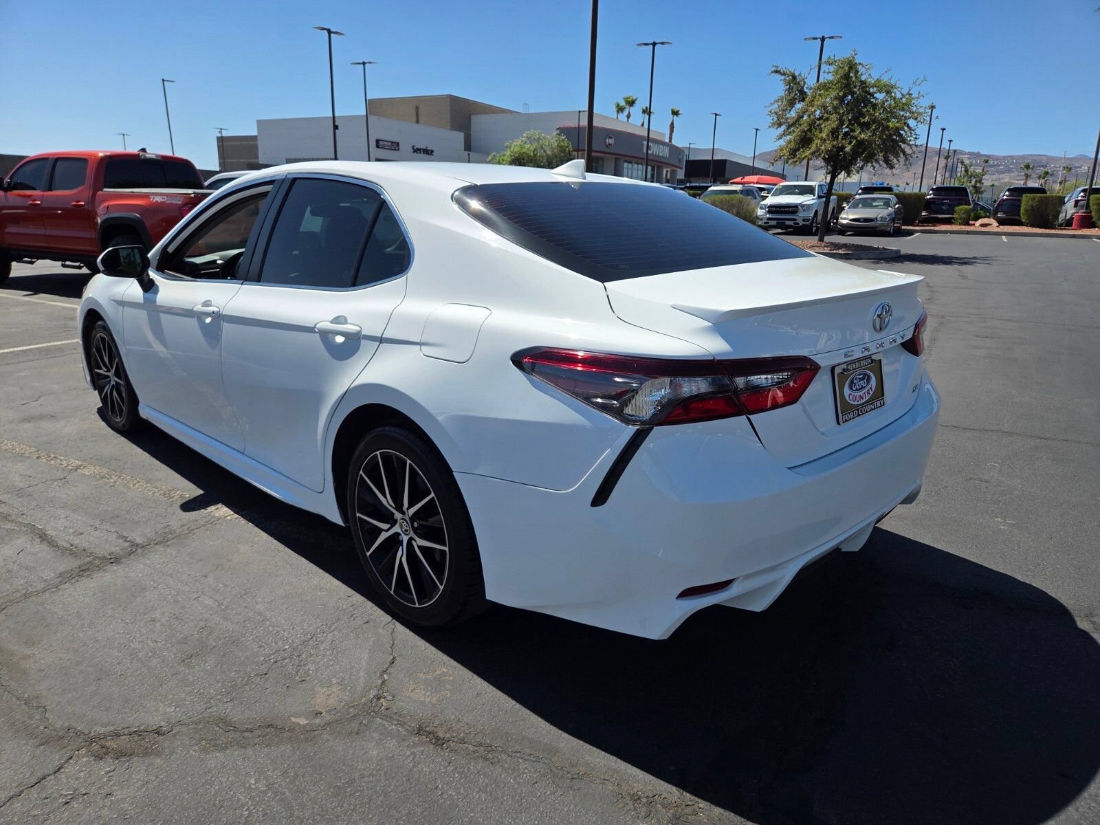 Used 2024 Toyota Camry SE FWD image 4