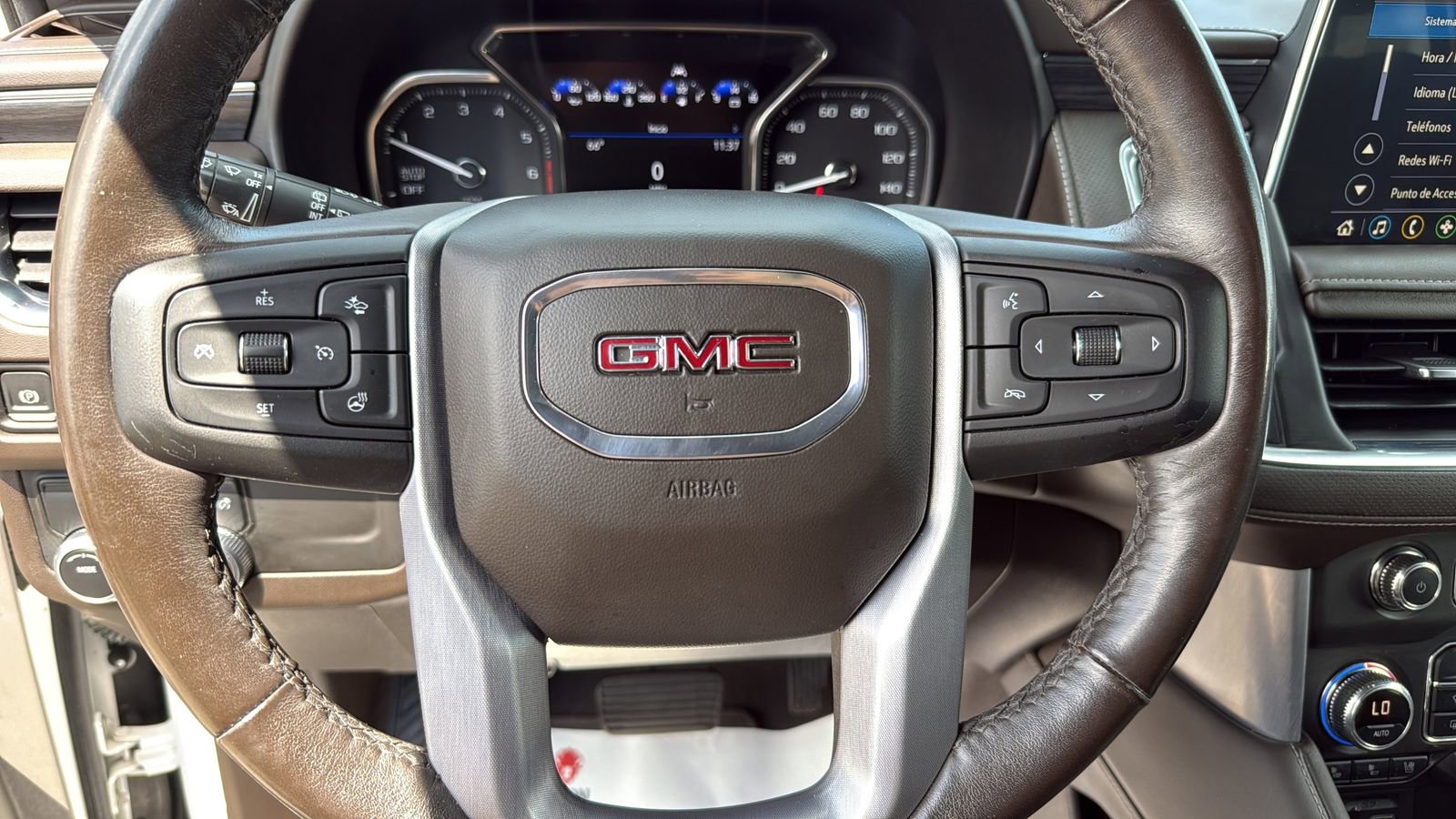 Used 2021 GMC Yukon SLT w/ SLT Premium Package RWD image 14