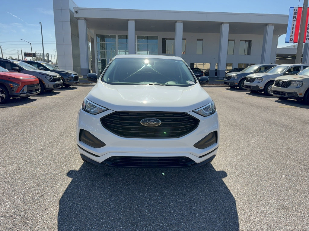 Certified 2022 Ford Edge SE w/ Black Appearance Package AWD/4WD image 3