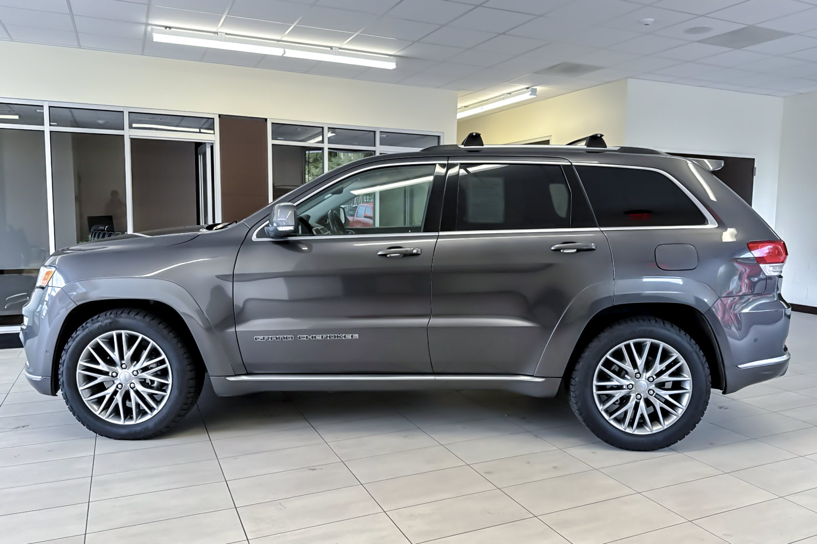 Used 2018 Jeep Grand Cherokee Summit w/ Platinum Series Group AWD/4WD image 7