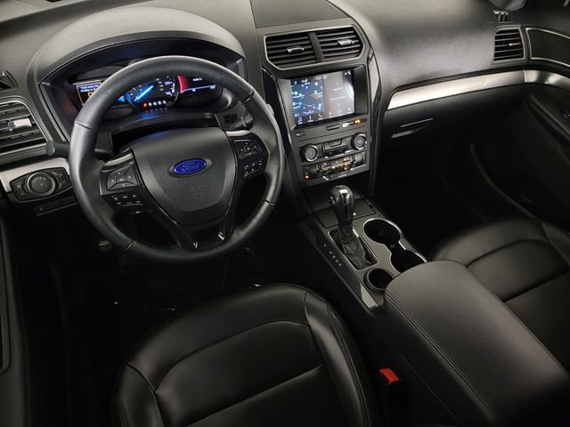 Certified 2019 Ford Explorer XLT w/ Equipment Group 202A FWD image 32